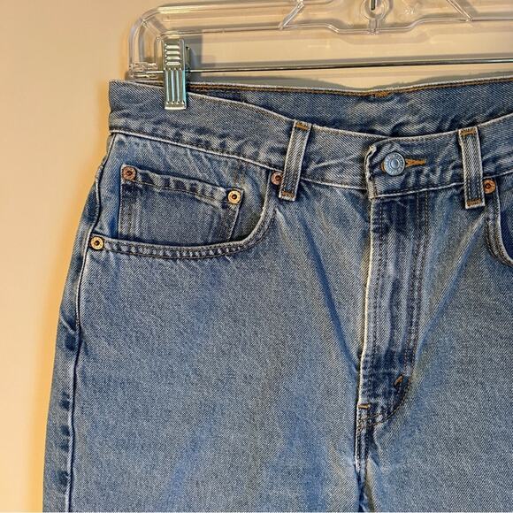 Levi’s Vintage 505 Regular Fit Light Wash 8-Inch Inseam Denim Shorts Size W32 - Picture 3 of 11